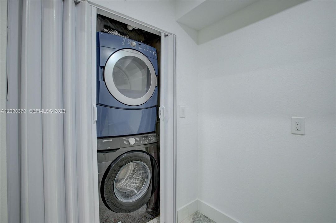В аренду: $5,900 (4 спален, 3 ванн, 2243 Квадратных фут)