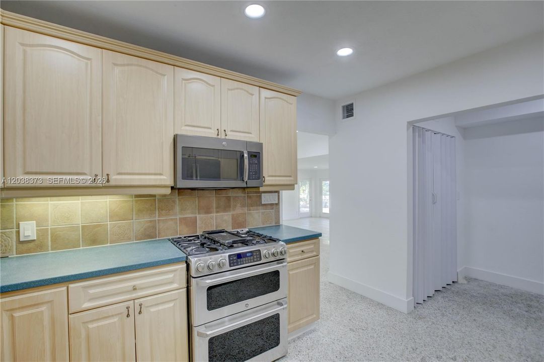 В аренду: $5,900 (4 спален, 3 ванн, 2243 Квадратных фут)