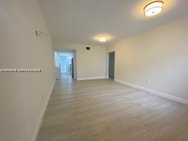 В аренду: $2,400 (2 спален, 1 ванн, 725 Квадратных фут)