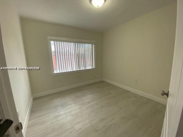 В аренду: $2,400 (2 спален, 1 ванн, 725 Квадратных фут)