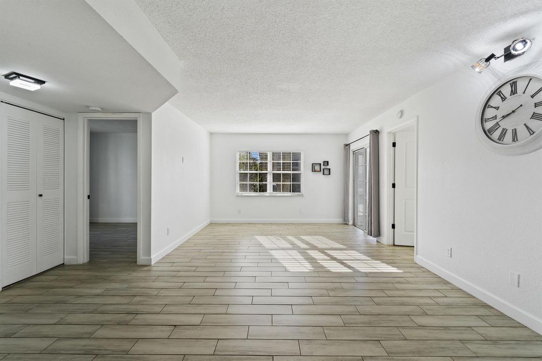 Living Area (3)