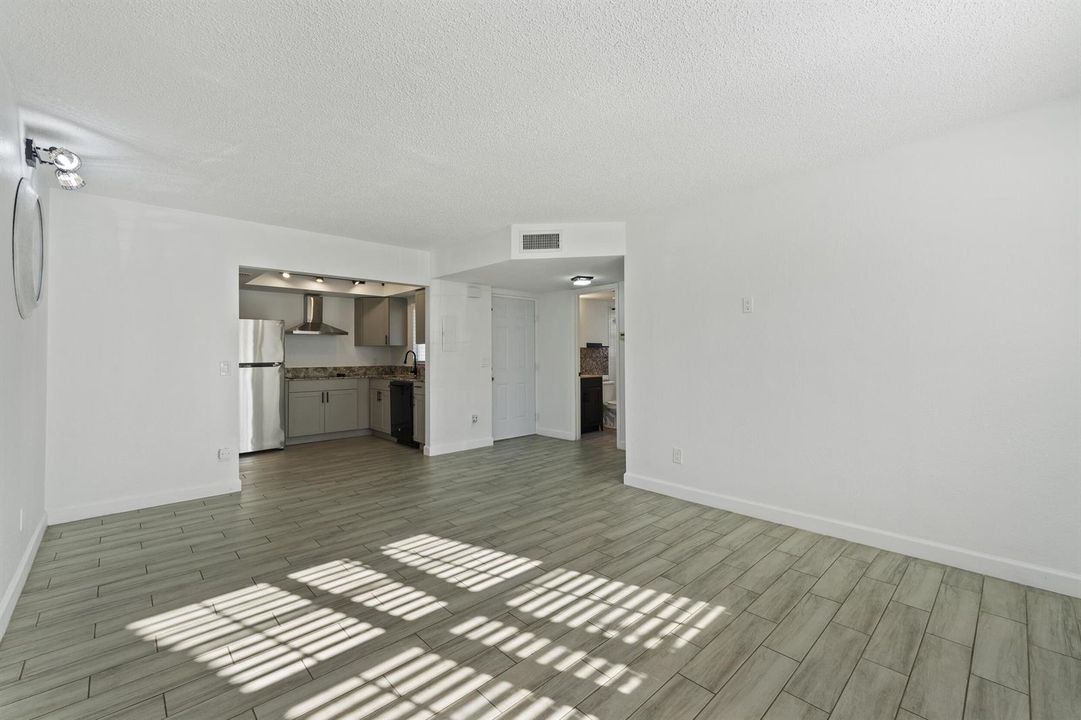Living Area (4)