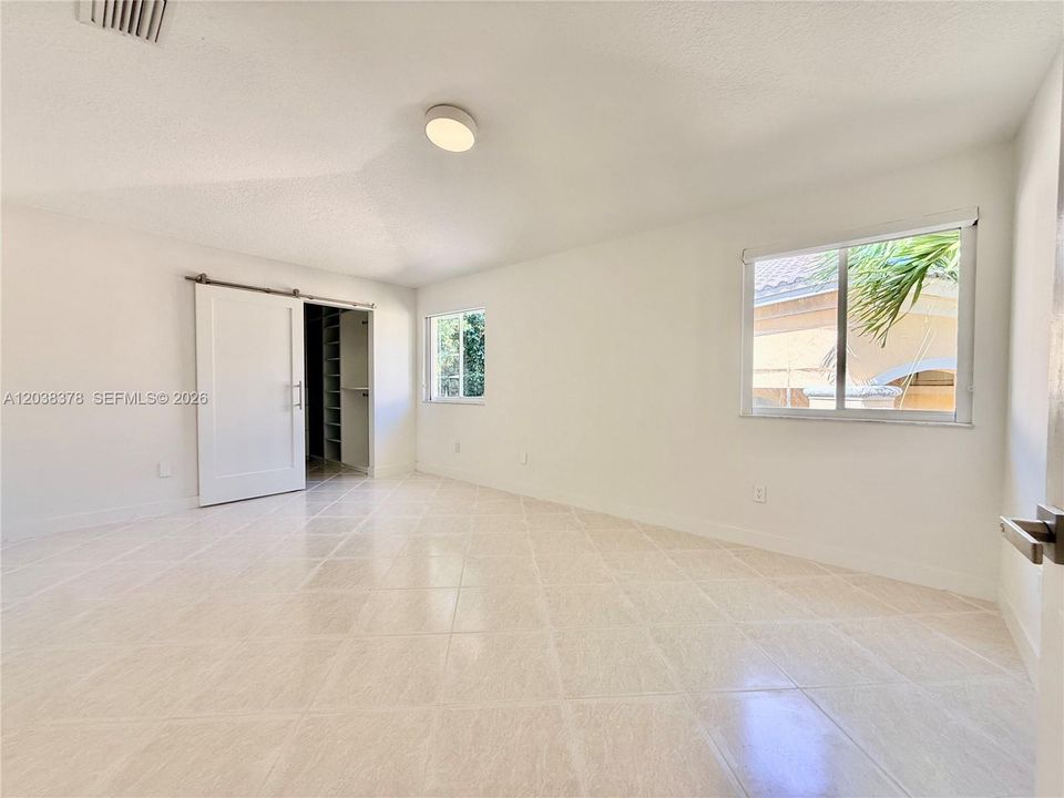 En Renta: $5,400 (4 camas, 2 baños, 2147 Pies cuadrados)