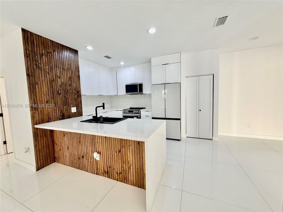 En Renta: $5,400 (4 camas, 2 baños, 2147 Pies cuadrados)