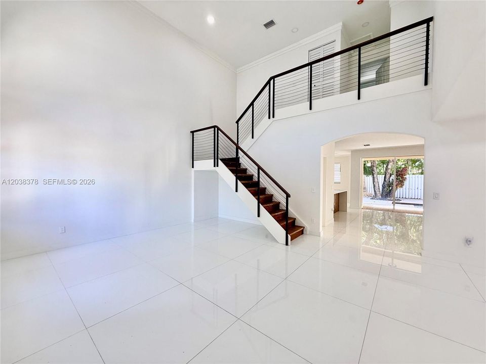 En Renta: $5,400 (4 camas, 2 baños, 2147 Pies cuadrados)