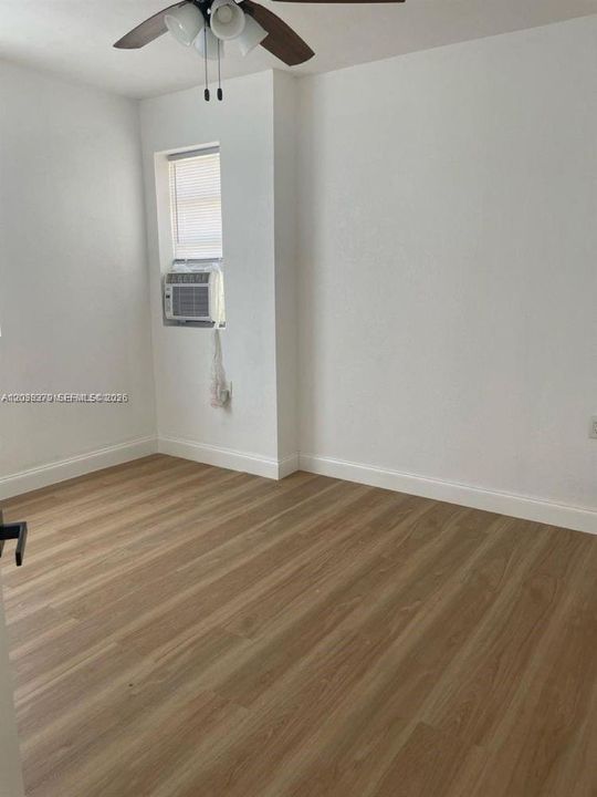 В аренду: $1,550 (1 спален, 1 ванн, 400 Квадратных фут)