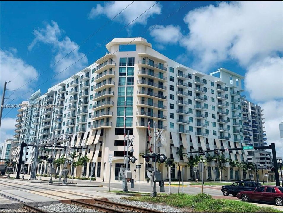 For Sale: $383,500 (2 beds, 2 baths, 1195 Square Feet)