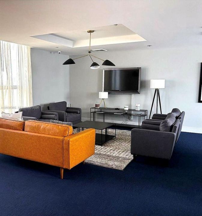 For Sale: $383,500 (2 beds, 2 baths, 1195 Square Feet)