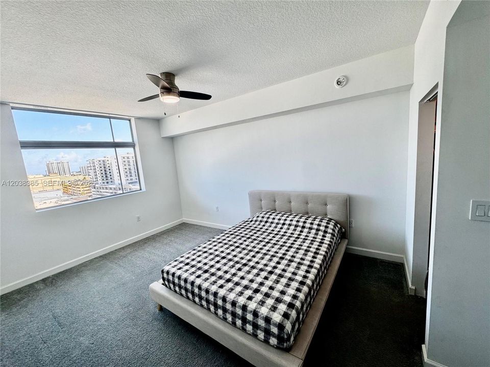 For Sale: $383,500 (2 beds, 2 baths, 1195 Square Feet)