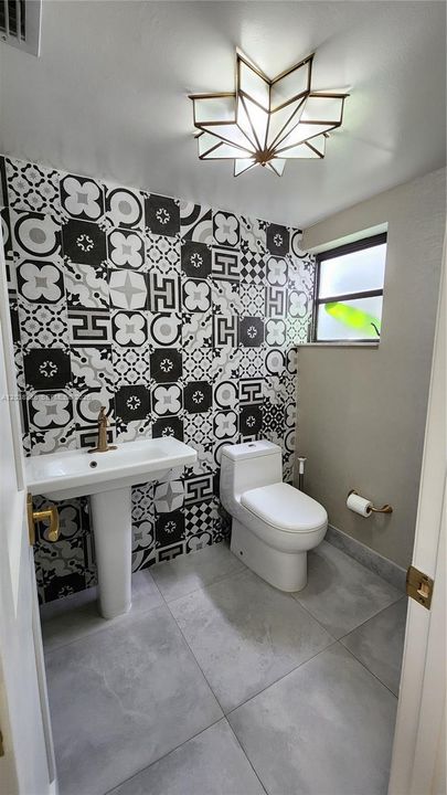 1/2 bath downstairs