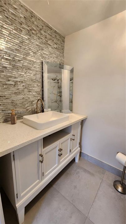Master bathroom downstairs