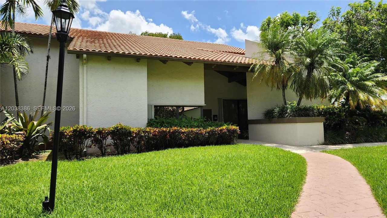 En Renta: $3,750 (3 camas, 2 baños, 1825 Pies cuadrados)