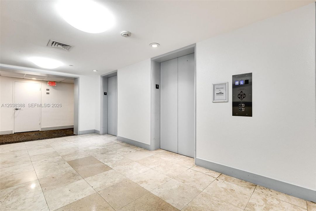 В аренду: $2,450 (0 спален, 1 ванн, 680 Квадратных фут)