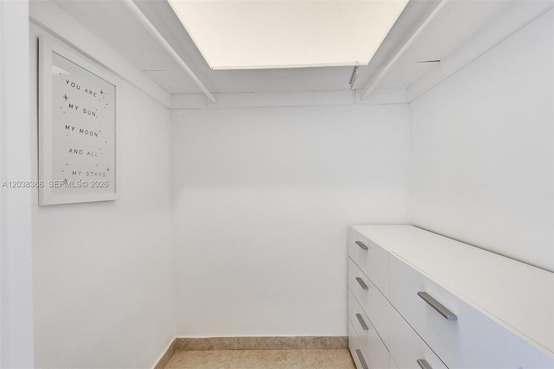В аренду: $2,450 (0 спален, 1 ванн, 680 Квадратных фут)