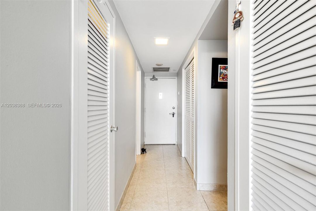 В аренду: $2,450 (0 спален, 1 ванн, 680 Квадратных фут)