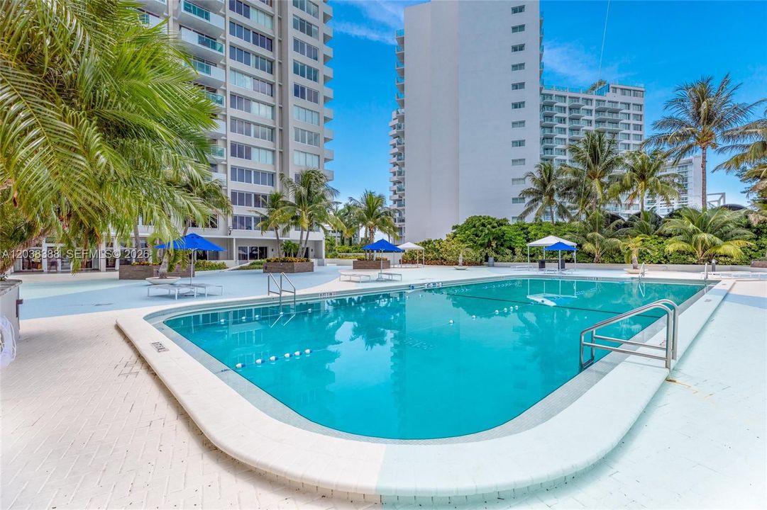 В аренду: $2,450 (0 спален, 1 ванн, 680 Квадратных фут)