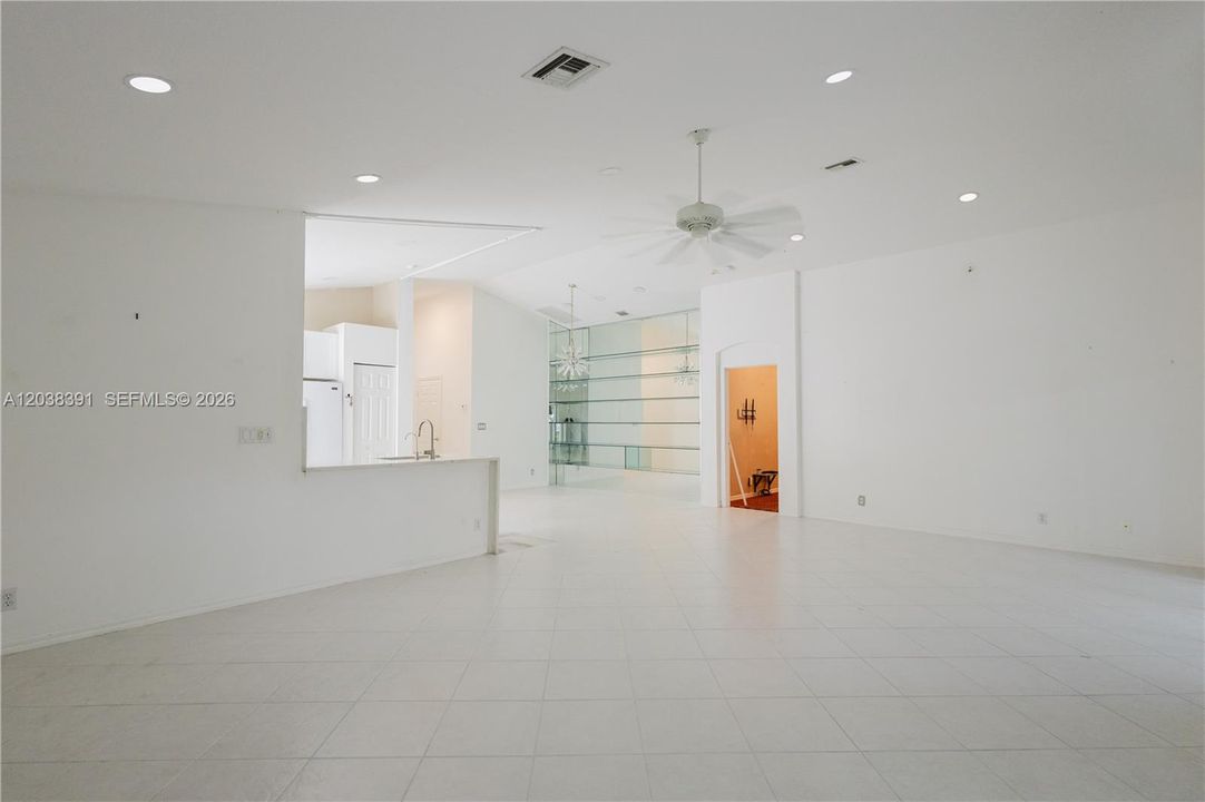 For Rent: $3,200 (3 beds, 2 baths, 1884 Square Feet)