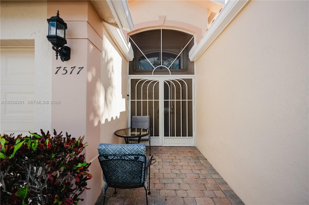 For Rent: $3,200 (3 beds, 2 baths, 1884 Square Feet)