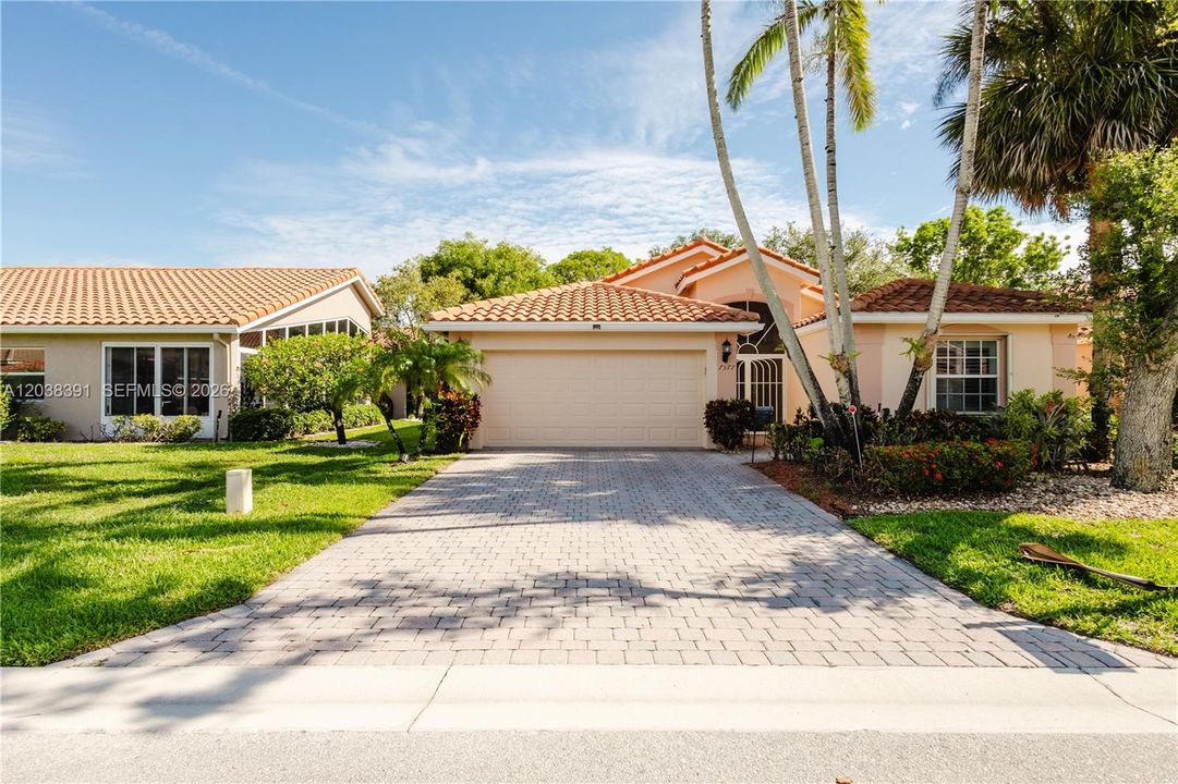 For Rent: $3,200 (3 beds, 2 baths, 1884 Square Feet)