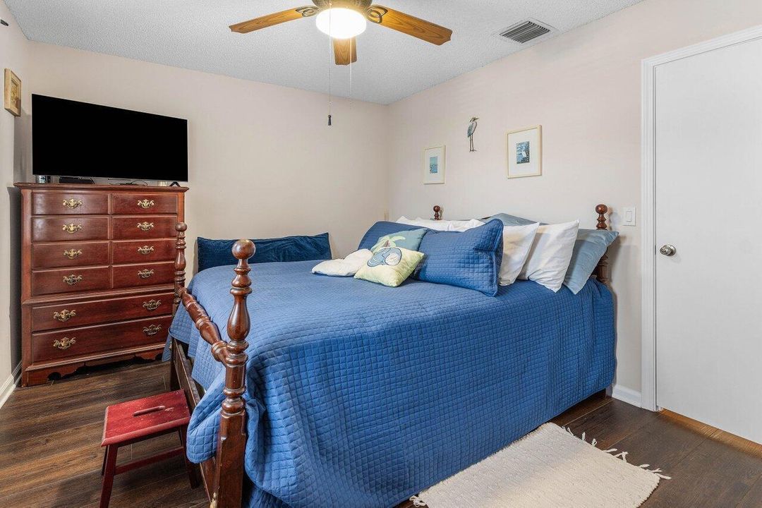 Guest bedroom