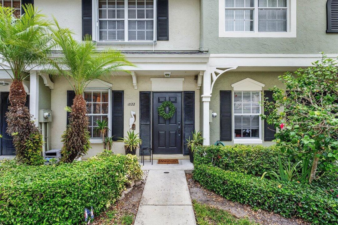 Entrance to 1022