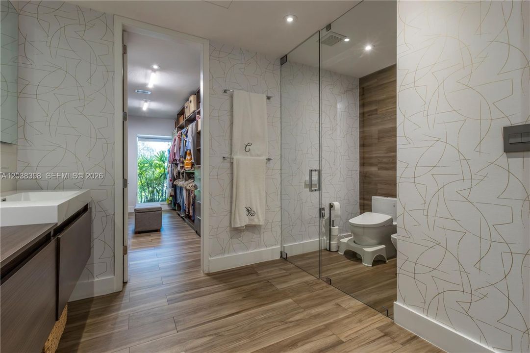 For Sale: $2,980,000 (5 beds, 4 baths, 3880 Square Feet)