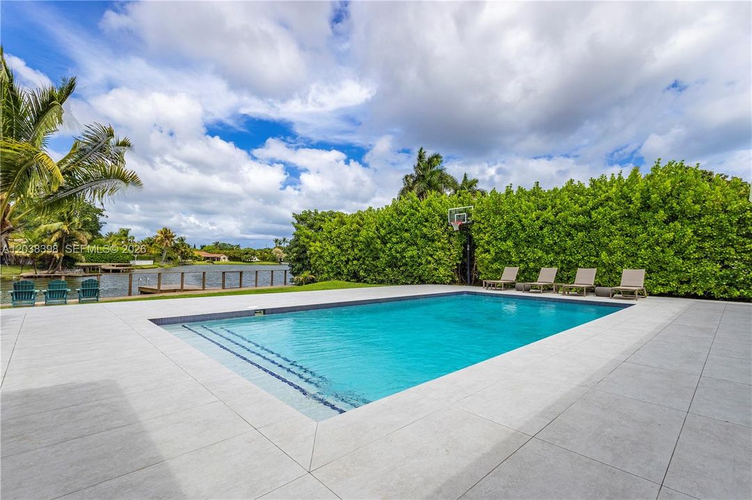 For Sale: $2,980,000 (5 beds, 4 baths, 3880 Square Feet)