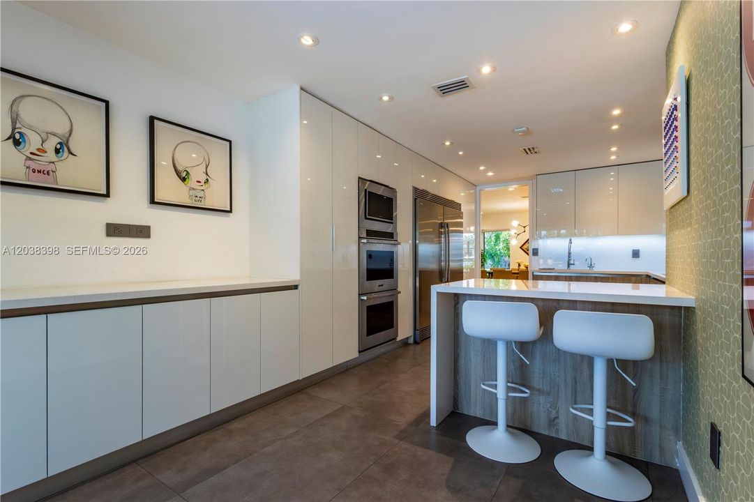 For Sale: $2,980,000 (5 beds, 4 baths, 3880 Square Feet)