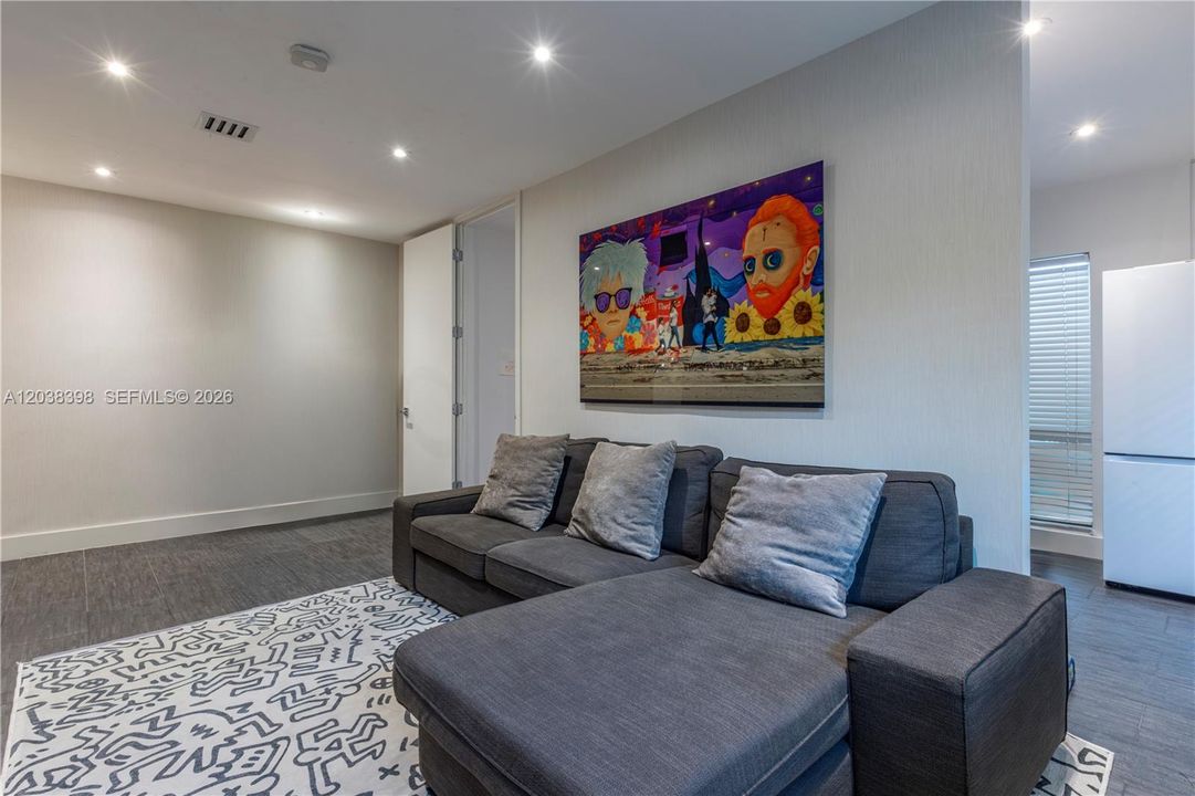 For Sale: $2,980,000 (5 beds, 4 baths, 3880 Square Feet)