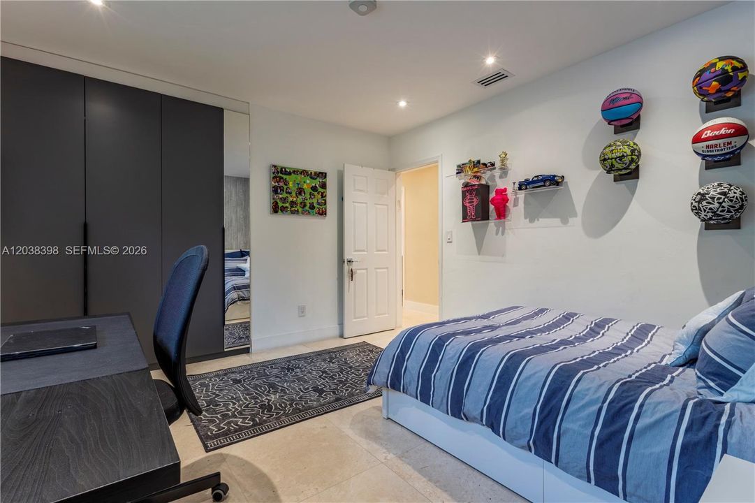 For Sale: $2,980,000 (5 beds, 4 baths, 3880 Square Feet)