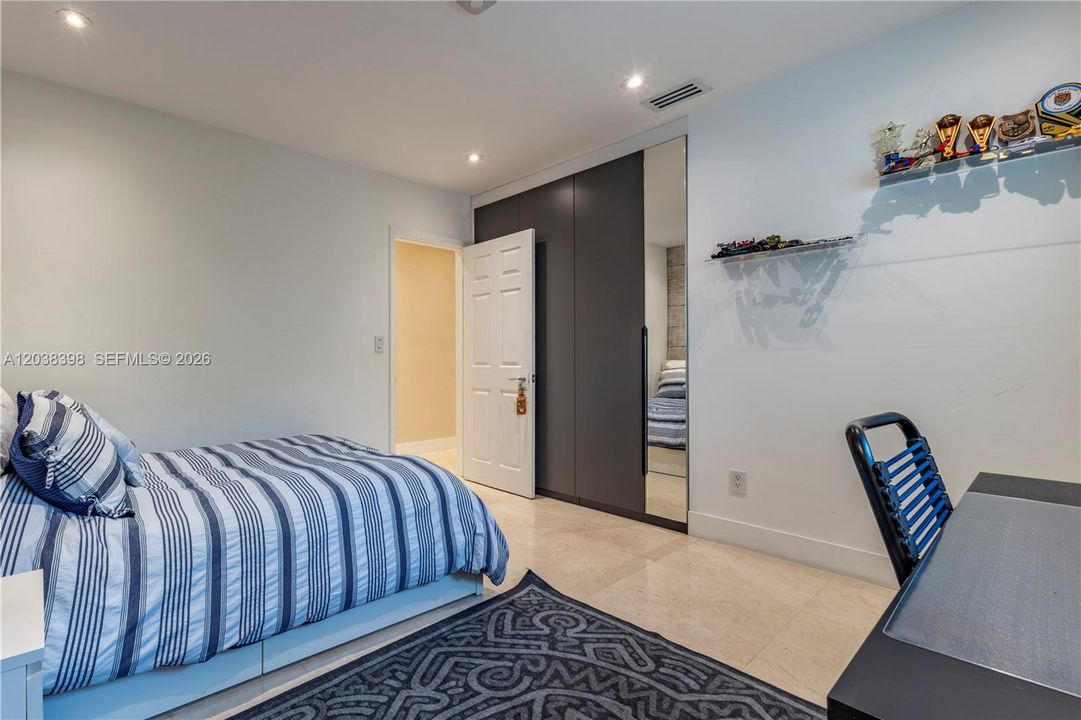 For Sale: $2,980,000 (5 beds, 4 baths, 3880 Square Feet)