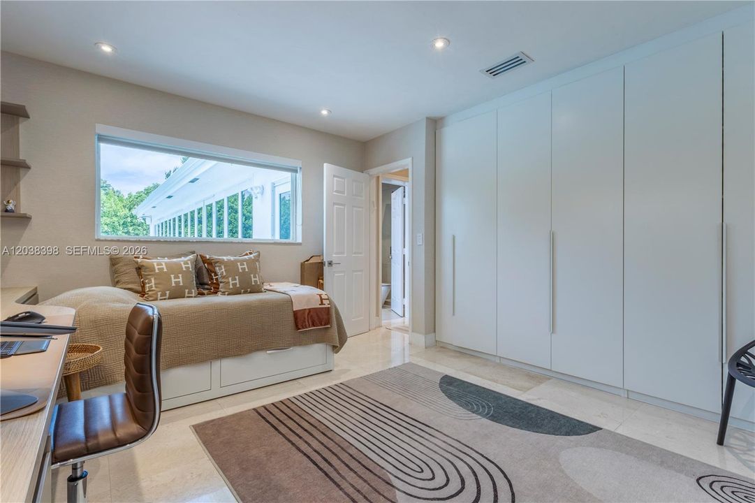 For Sale: $2,980,000 (5 beds, 4 baths, 3880 Square Feet)