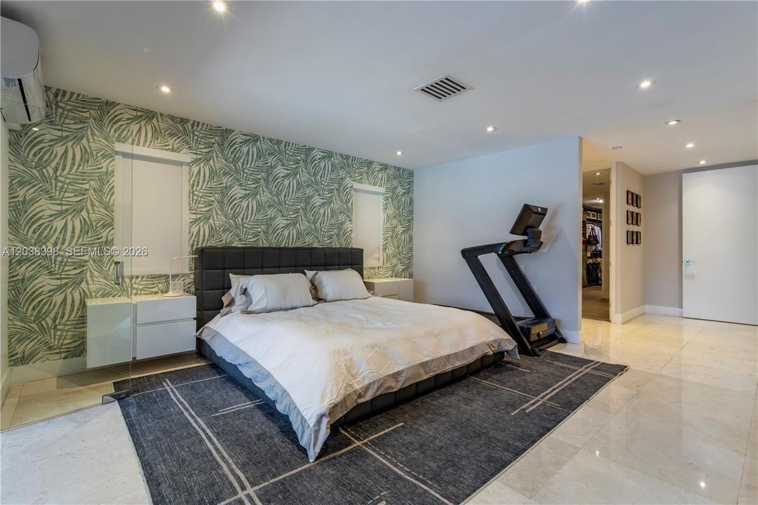 For Sale: $2,980,000 (5 beds, 4 baths, 3880 Square Feet)