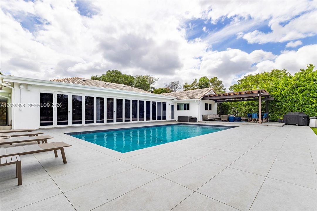 For Sale: $2,980,000 (5 beds, 4 baths, 3880 Square Feet)