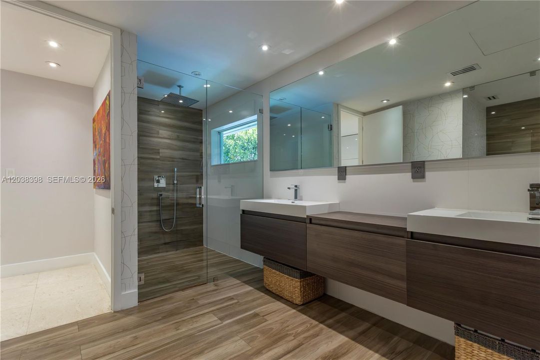 For Sale: $2,980,000 (5 beds, 4 baths, 3880 Square Feet)