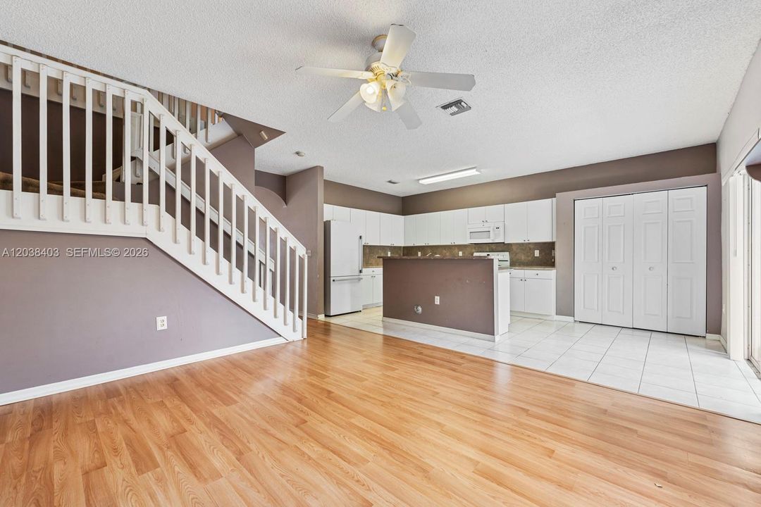 For Sale: $289,900 (4 beds, 2 baths, 1846 Square Feet)