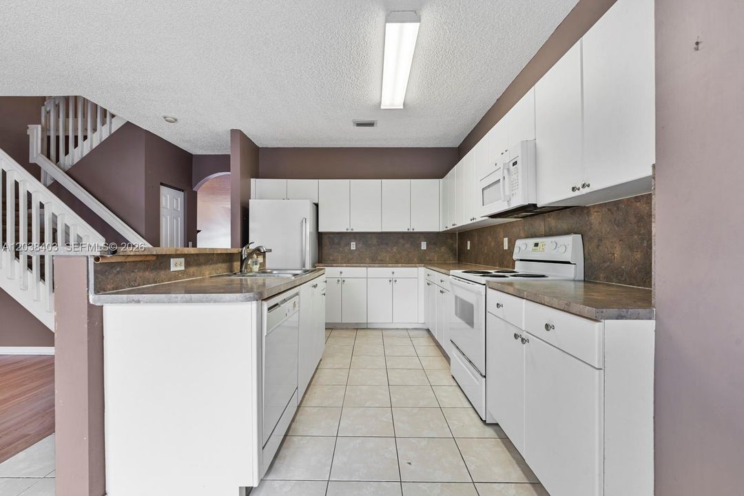 For Sale: $289,900 (4 beds, 2 baths, 1846 Square Feet)