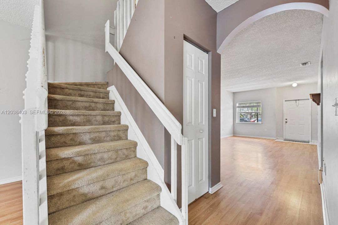 For Sale: $289,900 (4 beds, 2 baths, 1846 Square Feet)