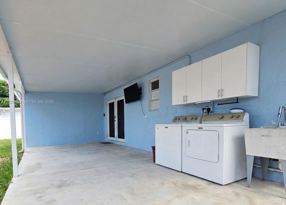 For Sale: $850,000 (4 beds, 5 baths, 1139 Square Feet)