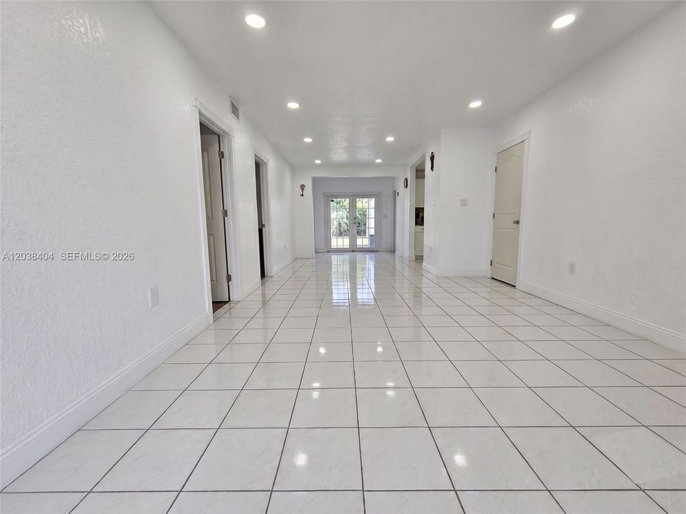 For Sale: $850,000 (4 beds, 5 baths, 1139 Square Feet)