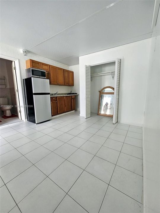 For Sale: $850,000 (4 beds, 5 baths, 1139 Square Feet)