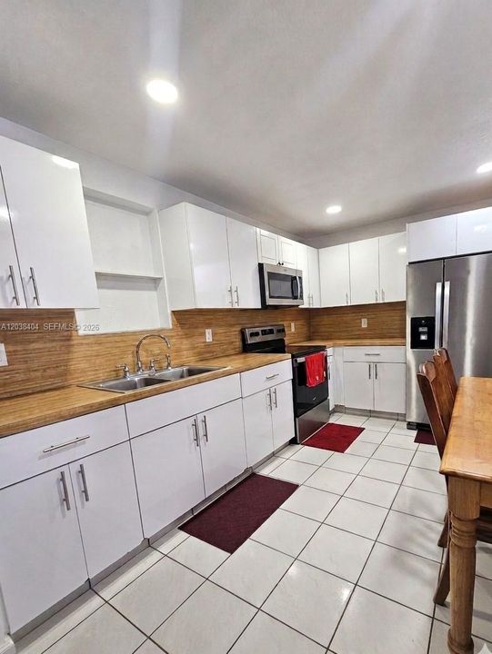 For Sale: $850,000 (4 beds, 5 baths, 1139 Square Feet)