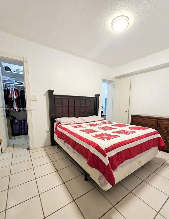For Sale: $850,000 (4 beds, 5 baths, 1139 Square Feet)