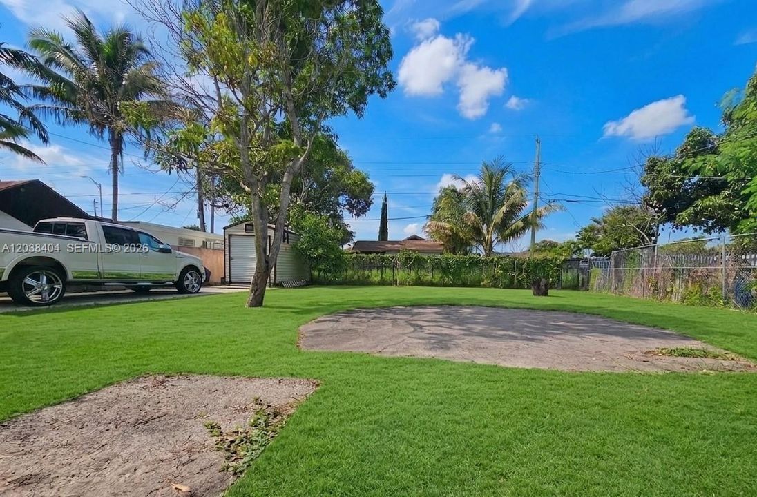 For Sale: $850,000 (4 beds, 5 baths, 1139 Square Feet)