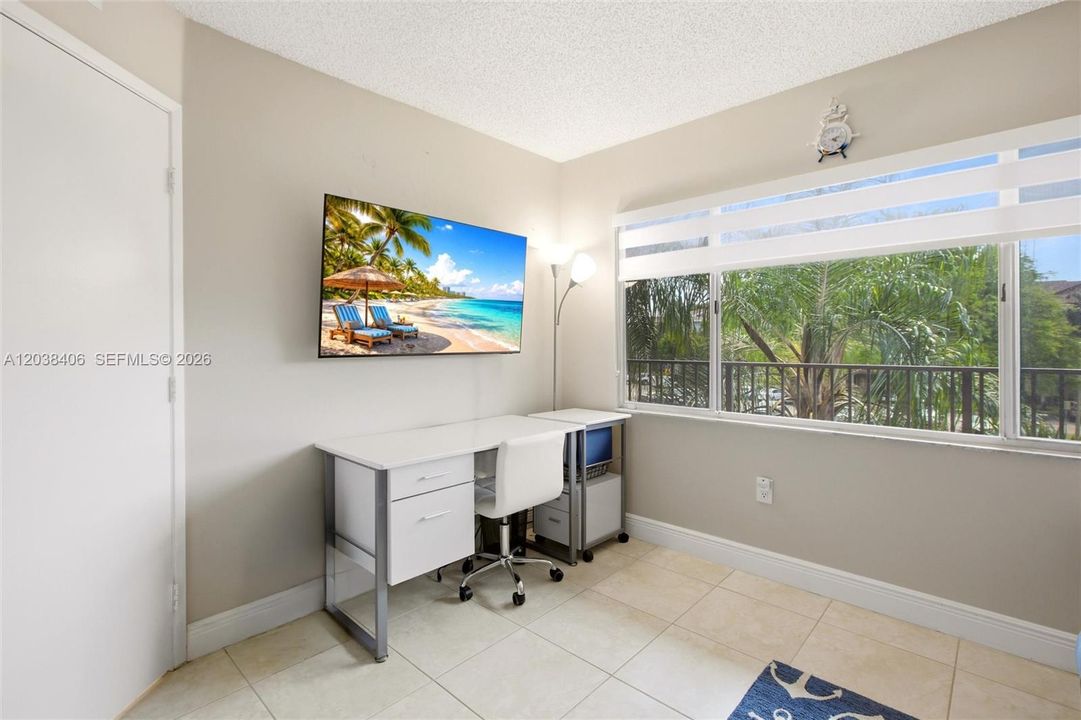 For Sale: $255,000 (2 beds, 2 baths, 1207 Square Feet)