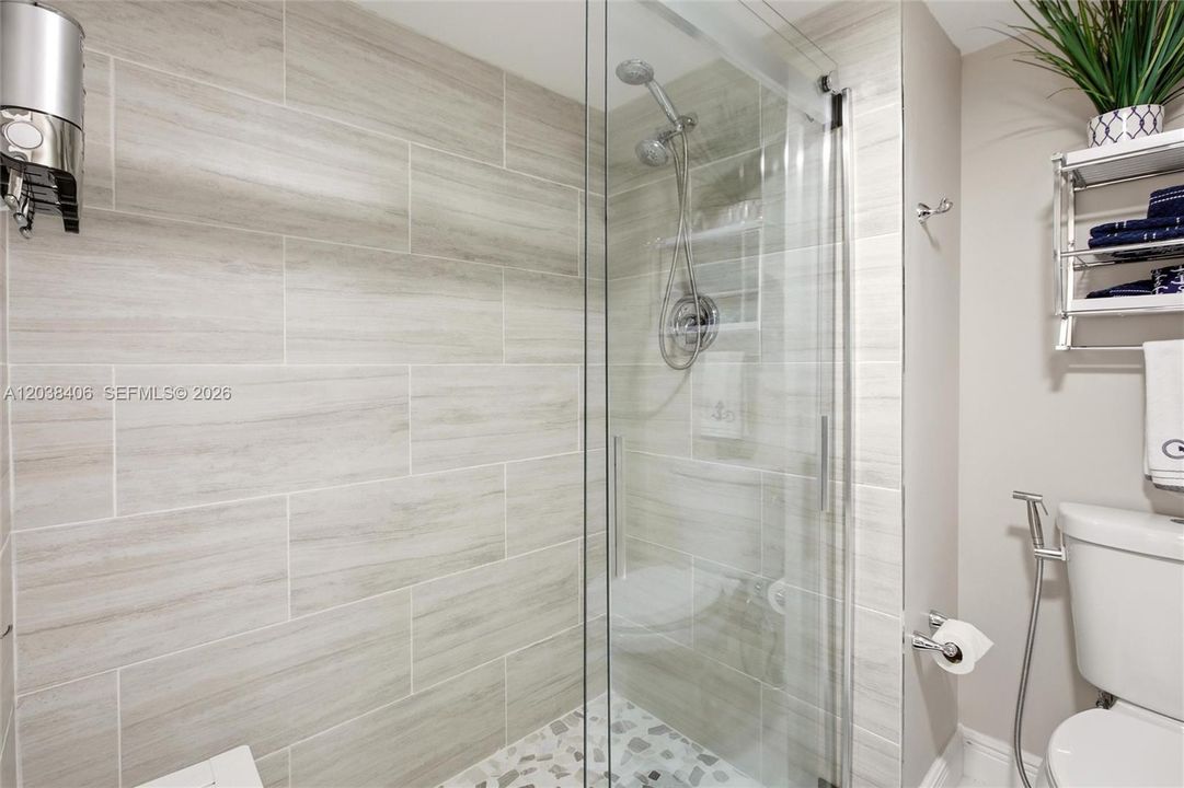 For Sale: $255,000 (2 beds, 2 baths, 1207 Square Feet)