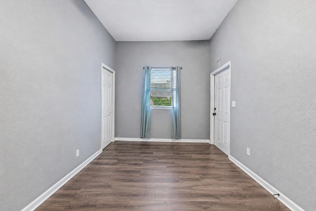 Living Space/Entry