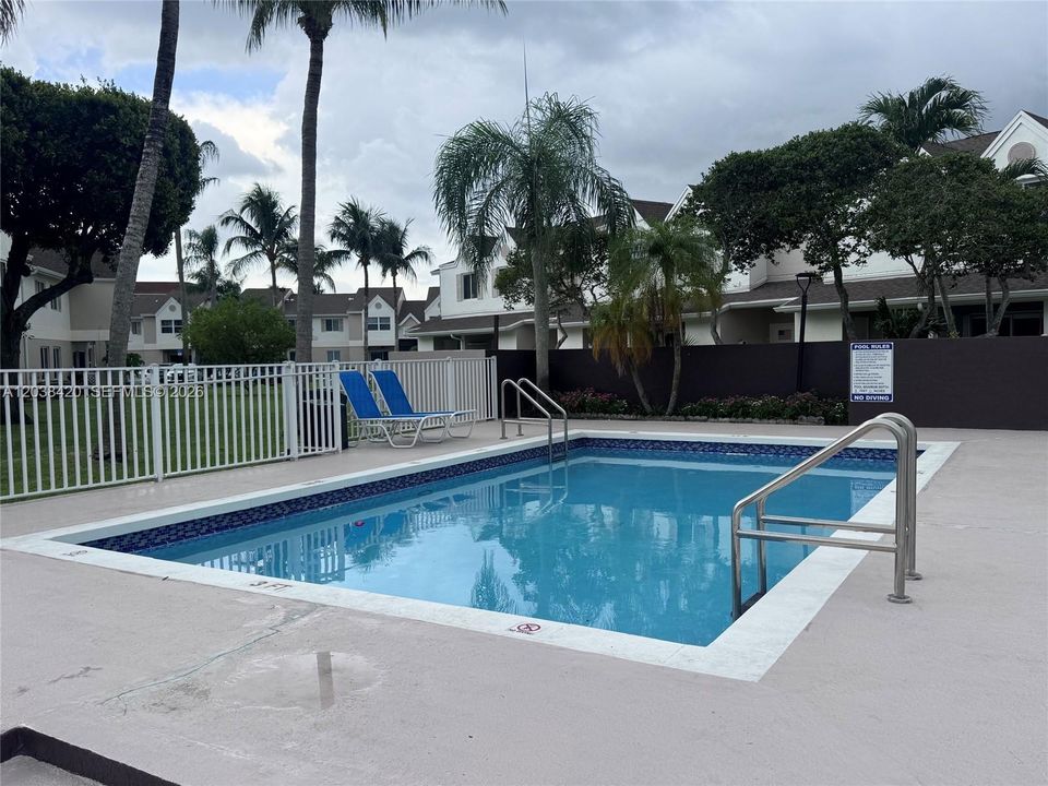待售: $240,000 (1 贝兹, 1 浴室, 750 平方英尺)