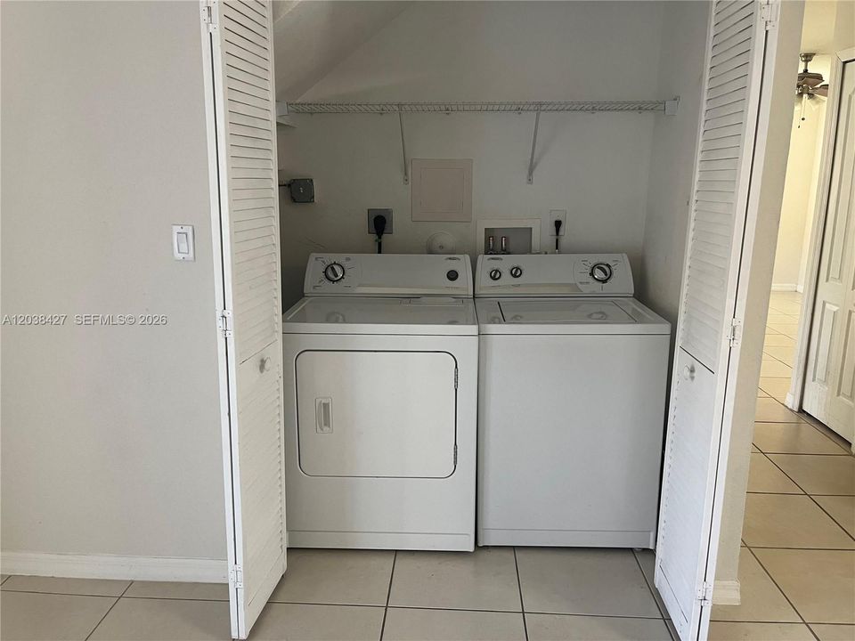 En Venta: $339,900 (3 camas, 2 baños, 1383 Pies cuadrados)