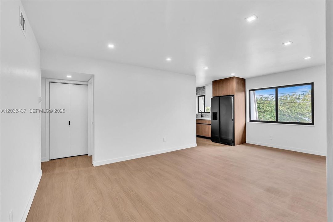 В аренду: $2,975 (3 спален, 1 ванн, 917 Квадратных фут)